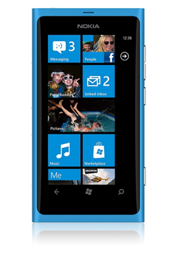 Nokia Lumia 800 cyan