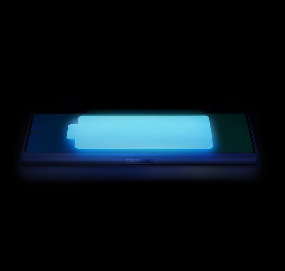 Eine Batterie wird auf dem Samsung Galaxy Z Fold 7 gezeigt.