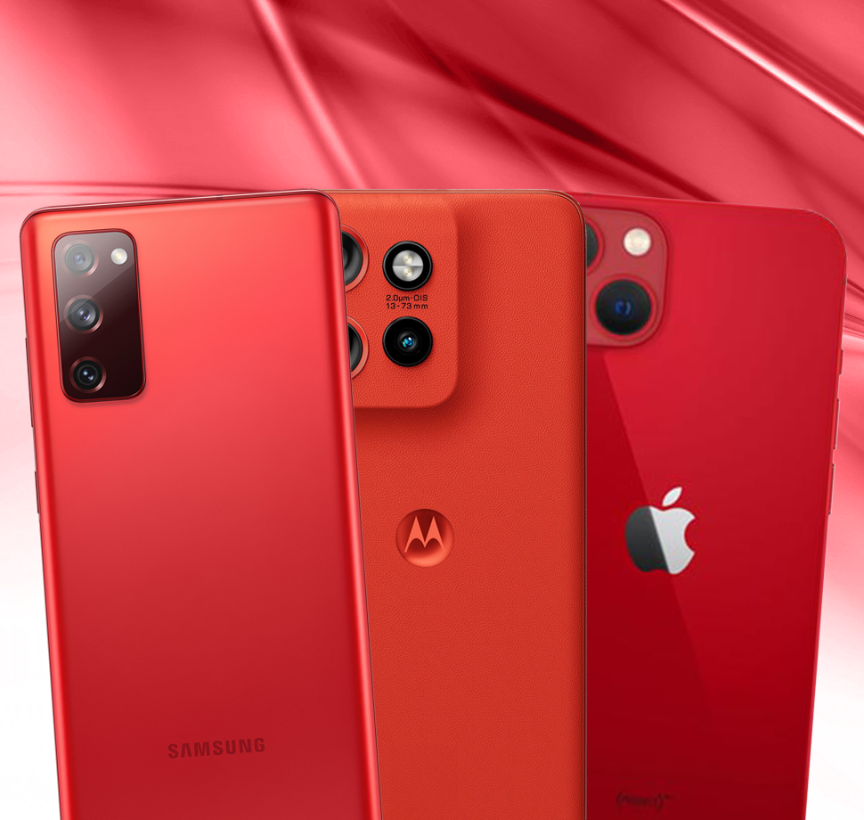 Drei Smartphones in rot.
